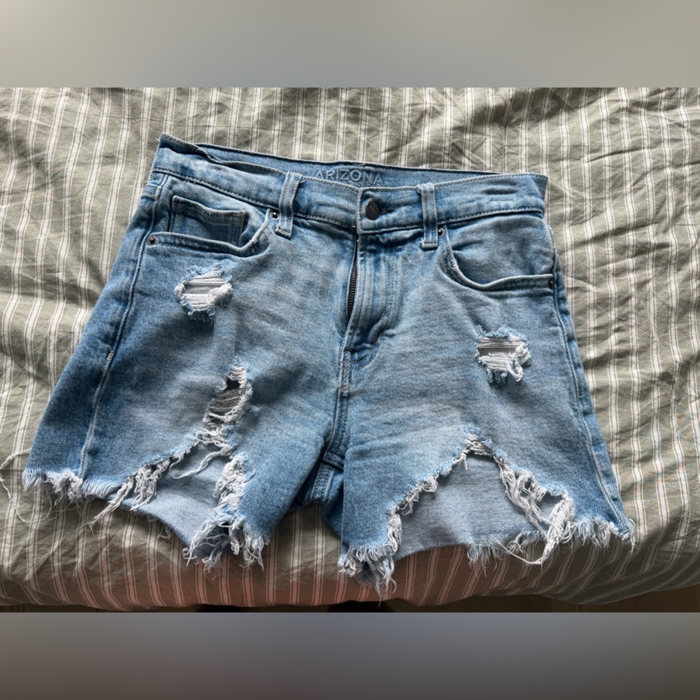 Arizona Jean Company Light Wash Distressed Frayed Denim Shorts